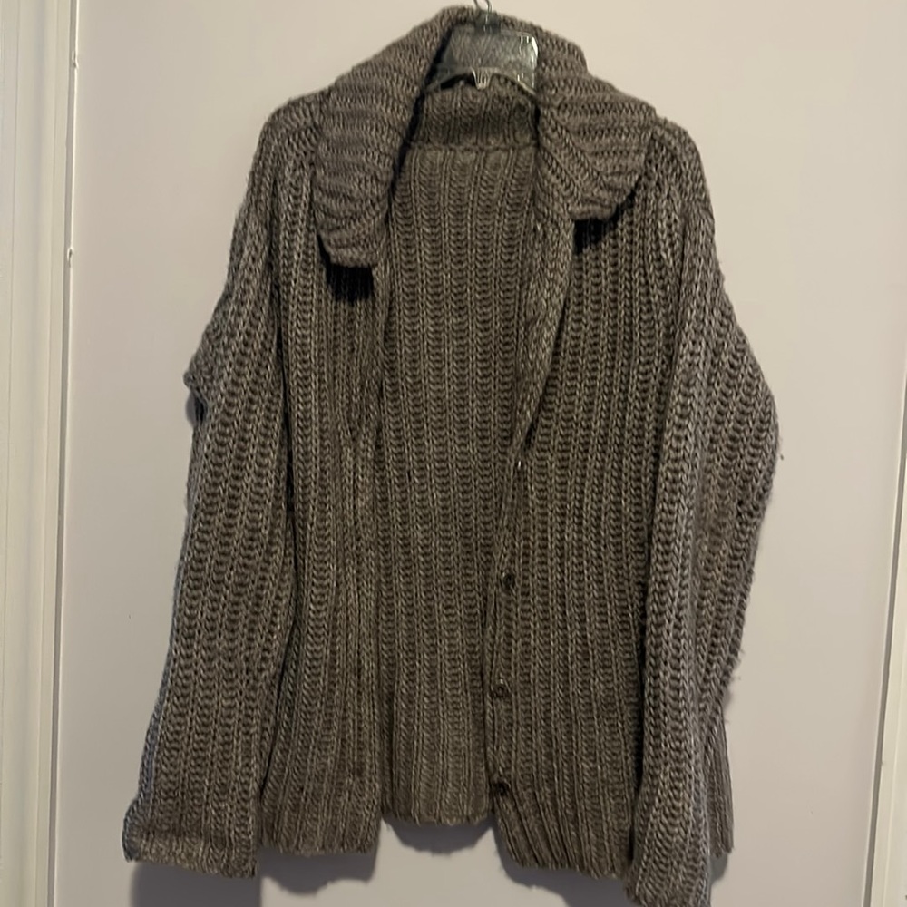 Women’s grey sweater cardigan. Size M
